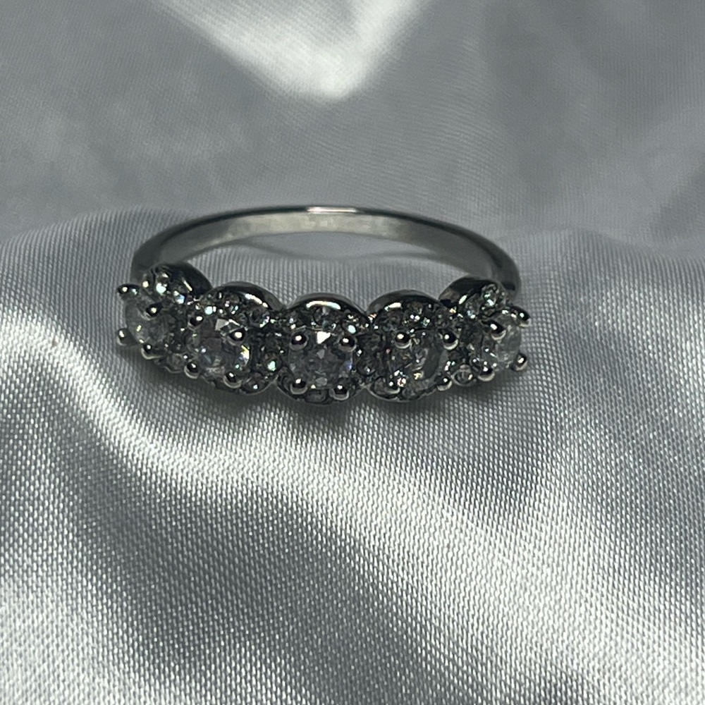 Gorgeous Sterling Silver Ring With Simulated Diamonds and Crystals~ Size 10~ New - Picture 8 of 15
